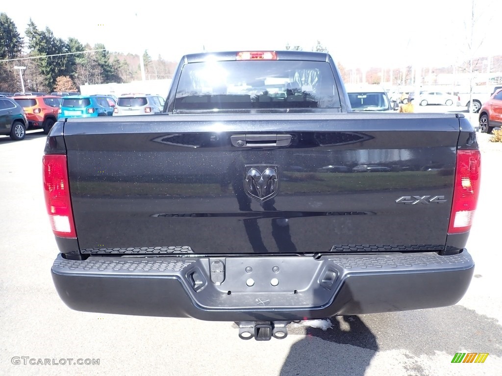 2019 1500 Classic Express Quad Cab 4x4 - Diamond Black Crystal Pearl / Black/Diesel Gray photo #4