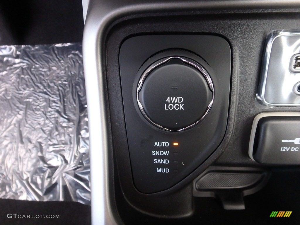 2020 Jeep Compass Latitude 4x4 Controls Photo #136116038