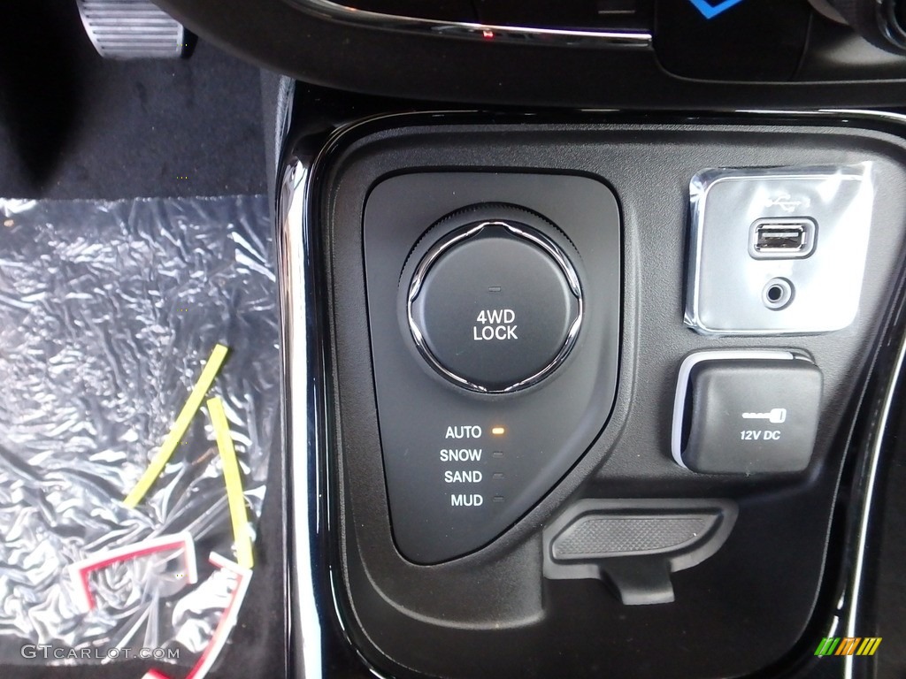 2020 Jeep Compass Altitude 4x4 Controls Photos