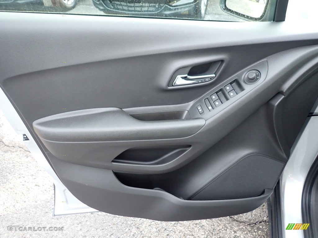 2020 Chevrolet Trax LT AWD Jet Black Door Panel Photo #136117064