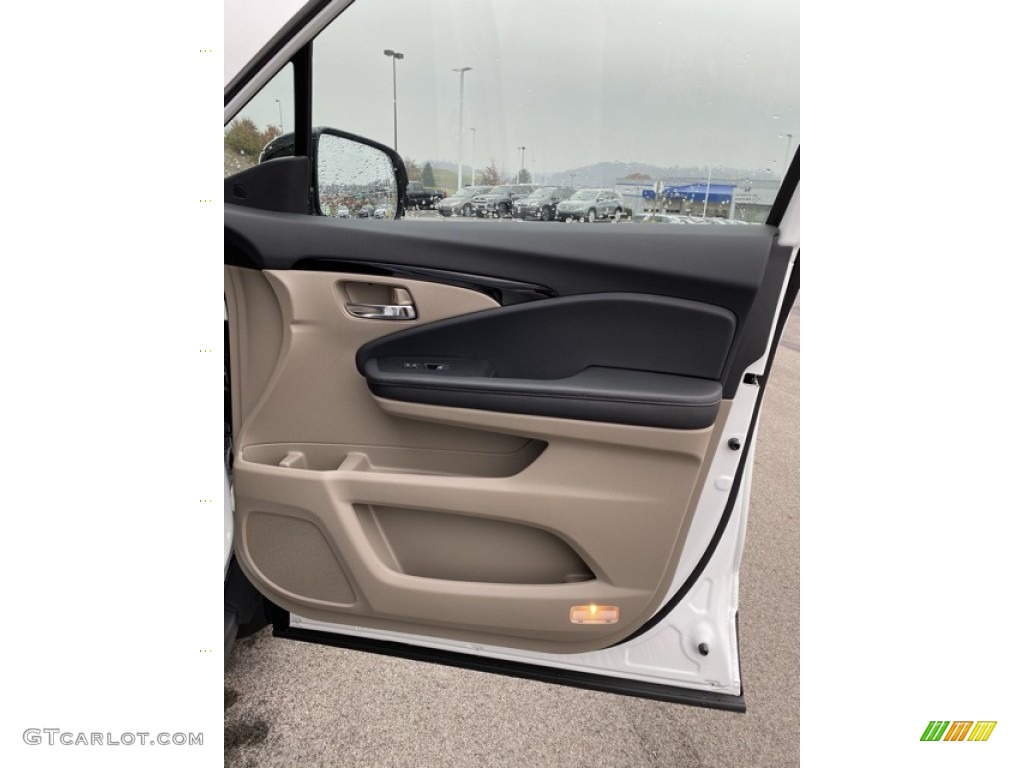 2020 Honda Pilot Touring AWD Beige Door Panel Photo #136136969
