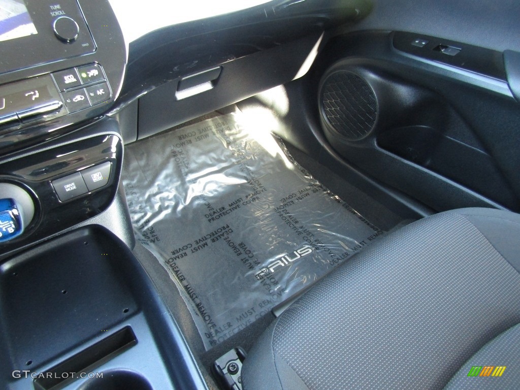 2019 Prius LE - Magnetic Grey Metallic / Black photo #8