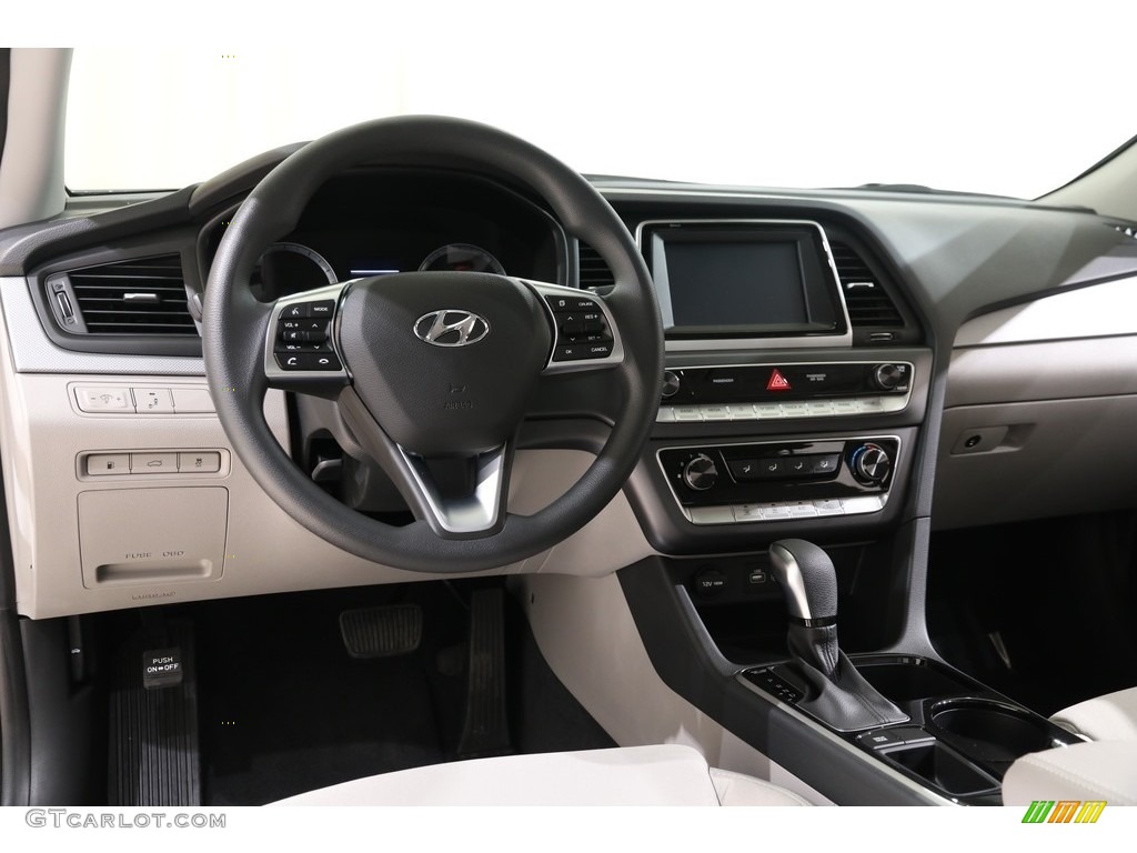 2019 Hyundai Sonata SE Dashboard Photos