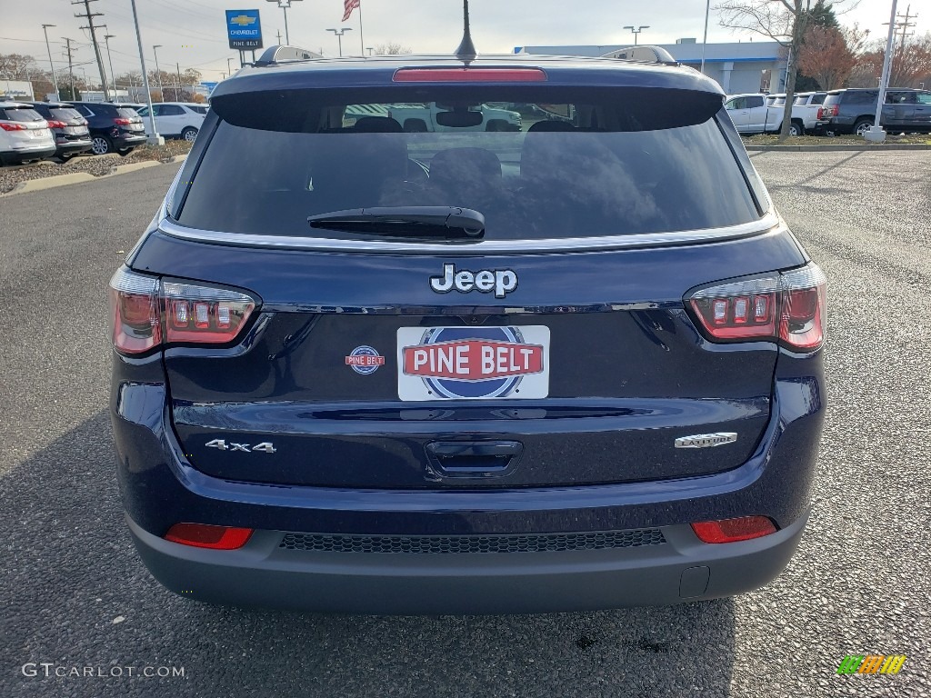 2020 Compass Latitude 4x4 - Jazz Blue Pearl / Black photo #5