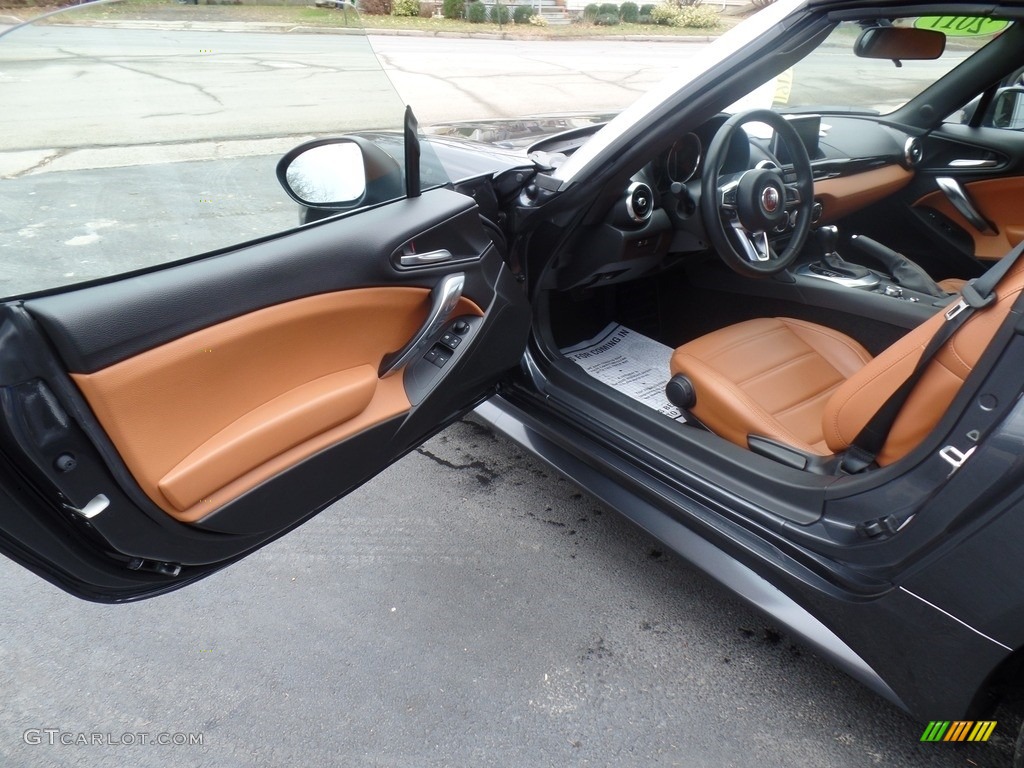 2017 Fiat 124 Spider Lusso Roadster Front Seat Photo #136153530