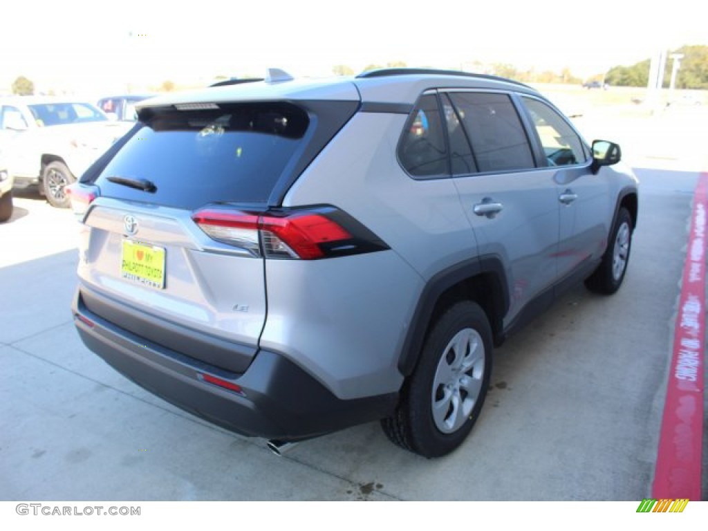 2019 RAV4 LE - Silver Sky Metallic / Black photo #8