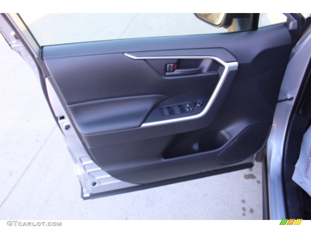2019 RAV4 LE - Silver Sky Metallic / Black photo #9