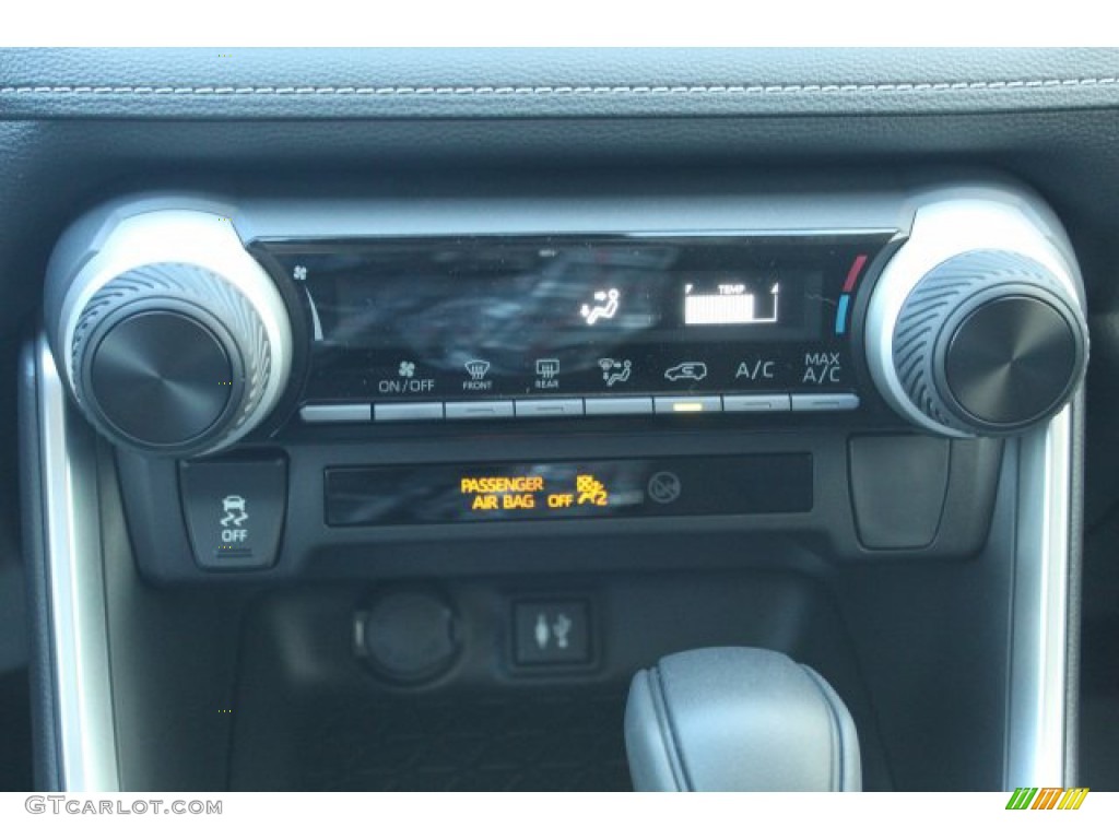 2019 RAV4 LE - Silver Sky Metallic / Black photo #16