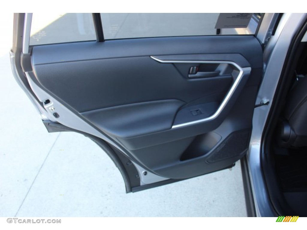 2019 RAV4 LE - Silver Sky Metallic / Black photo #18