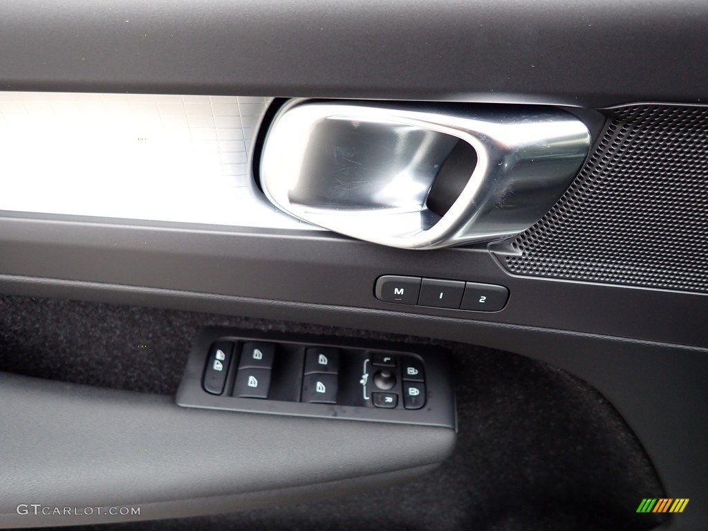 2020 XC40 T5 Momentum AWD - Ice White / Charcoal photo #10