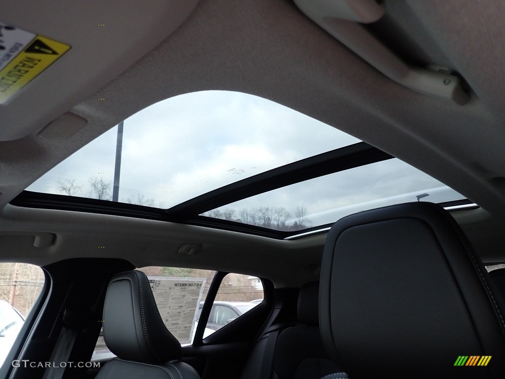 2020 XC40 T5 Momentum AWD - Ice White / Charcoal photo #12