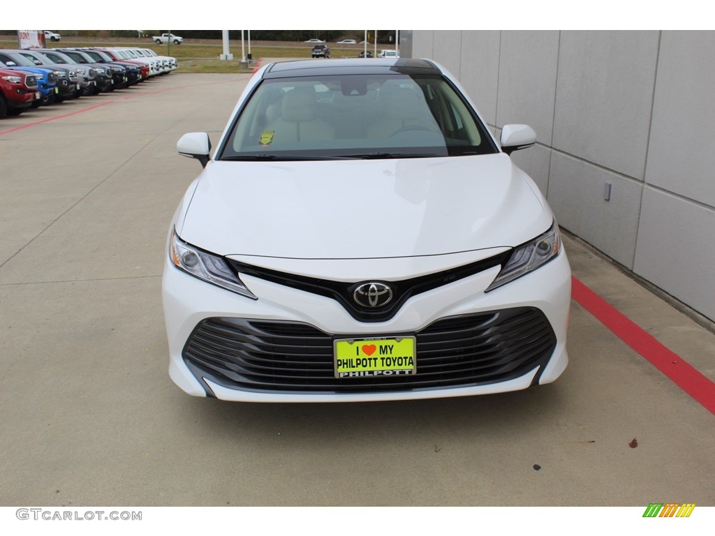 2020 Camry XLE - Super White / Macadamia photo #3