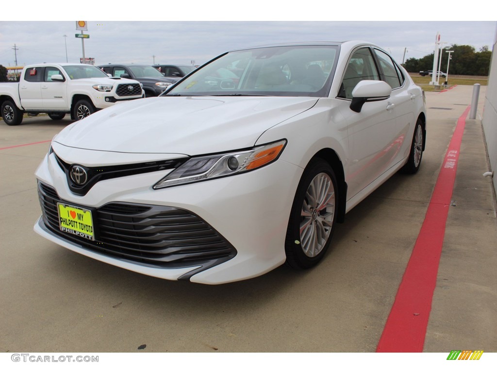 2020 Camry XLE - Super White / Macadamia photo #4