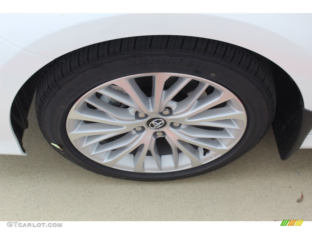 2020 Camry XLE - Super White / Macadamia photo #5