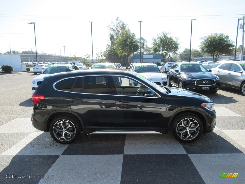 2019 X1 sDrive28i - Jet Black / Black photo #3