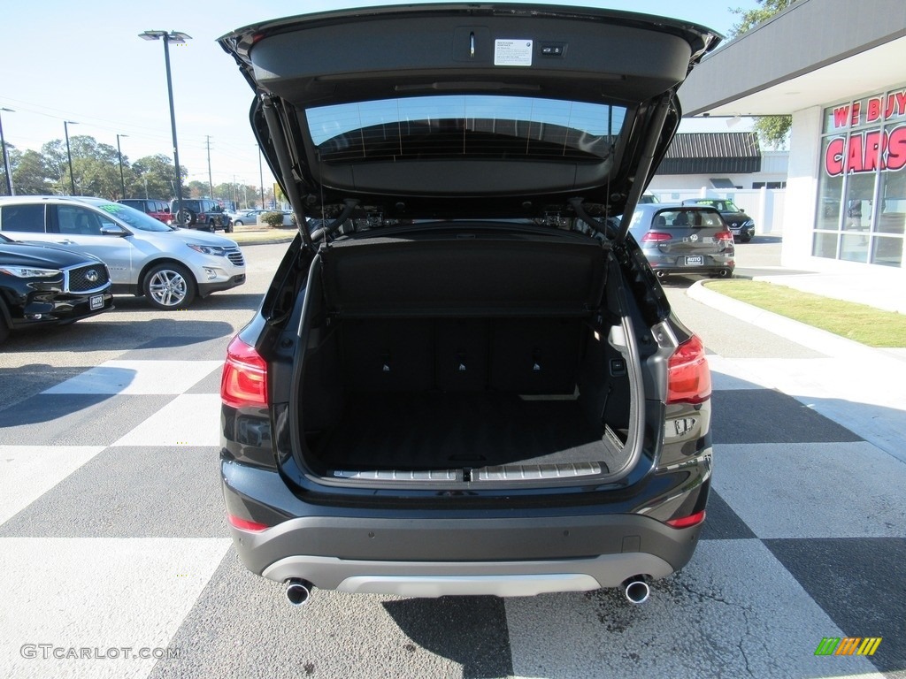 2019 X1 sDrive28i - Jet Black / Black photo #5