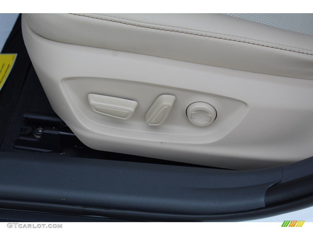 2020 Camry XLE - Super White / Macadamia photo #11