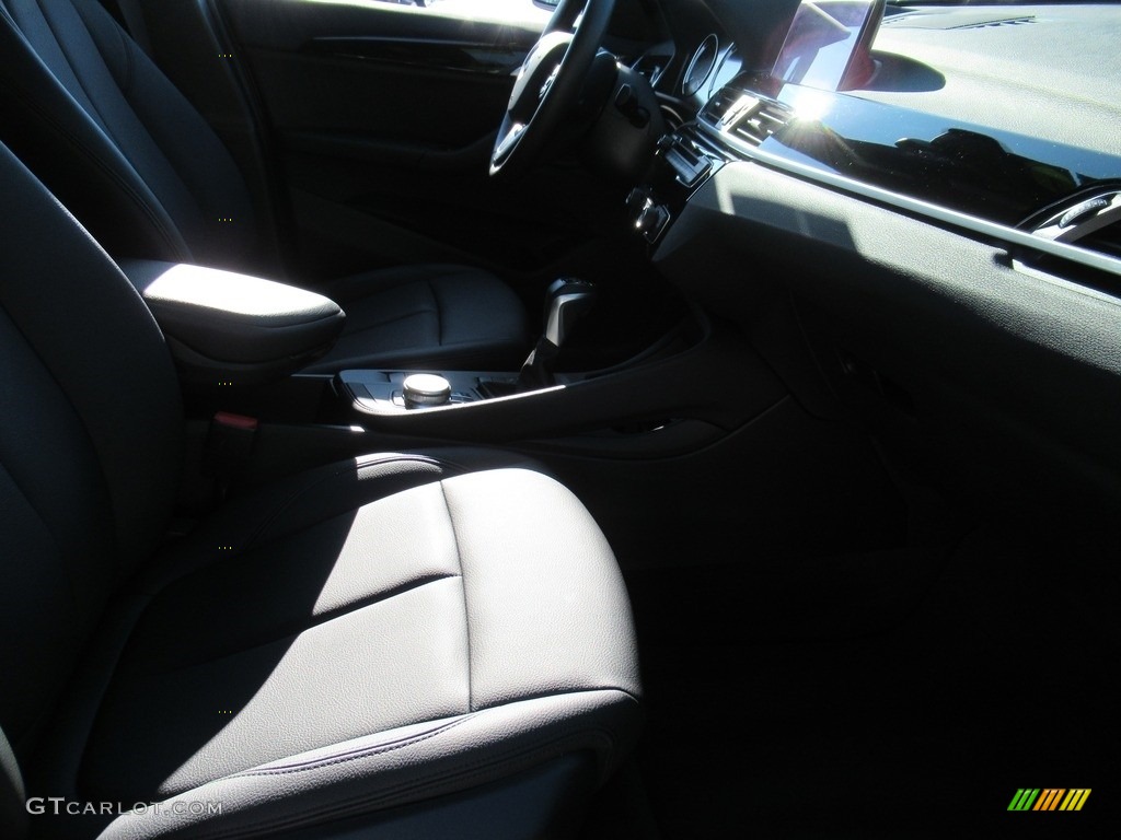 2019 X1 sDrive28i - Jet Black / Black photo #11