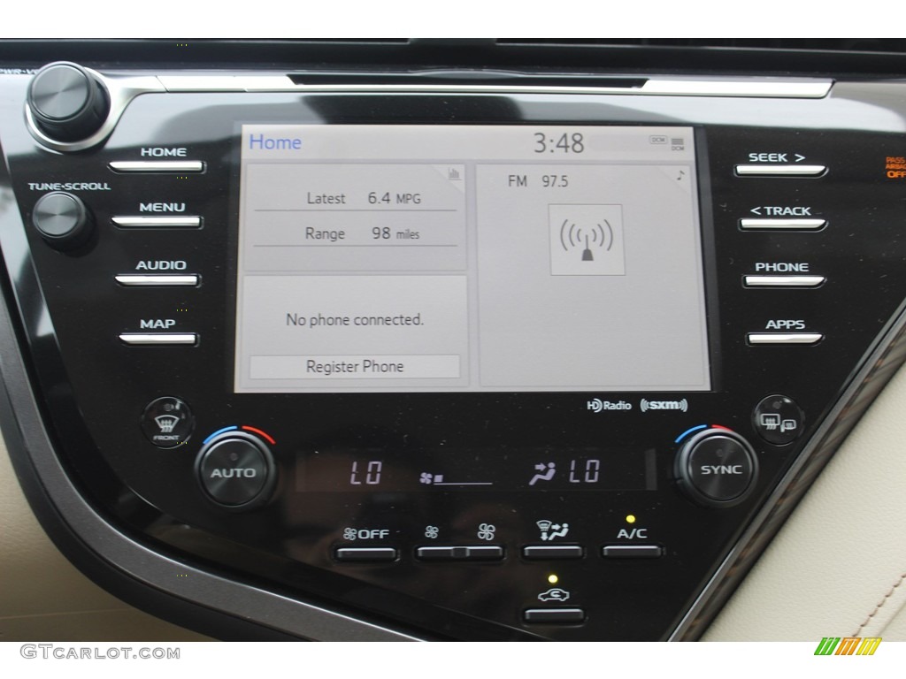 2020 Camry XLE - Super White / Macadamia photo #16
