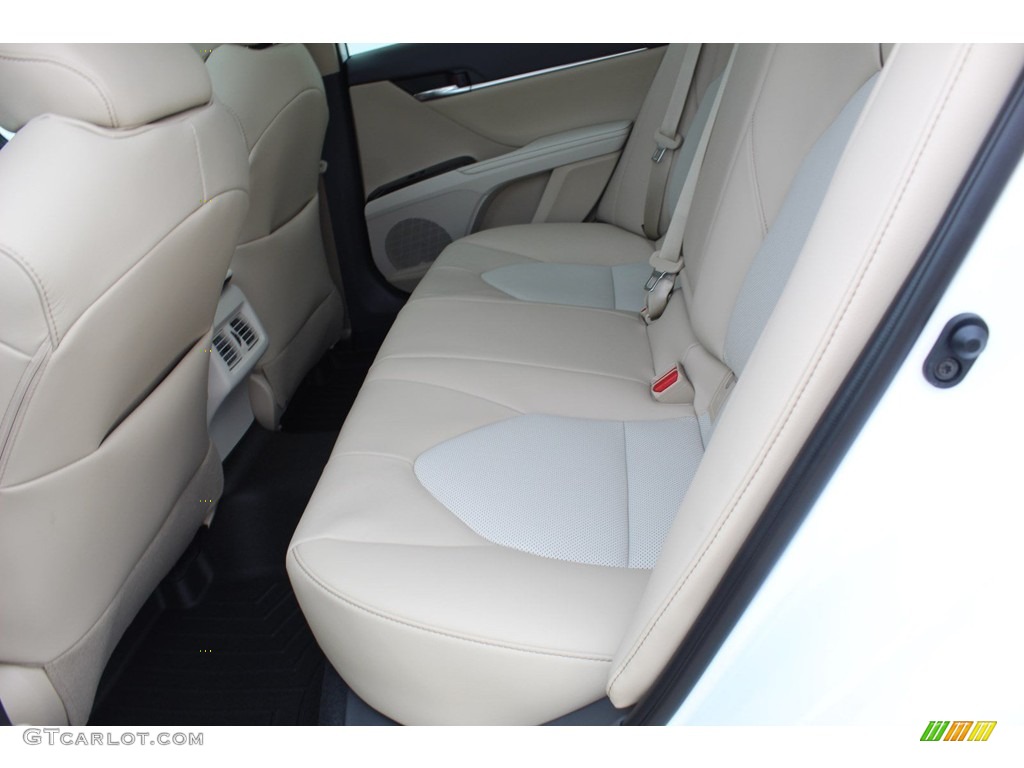 2020 Camry XLE - Super White / Macadamia photo #19