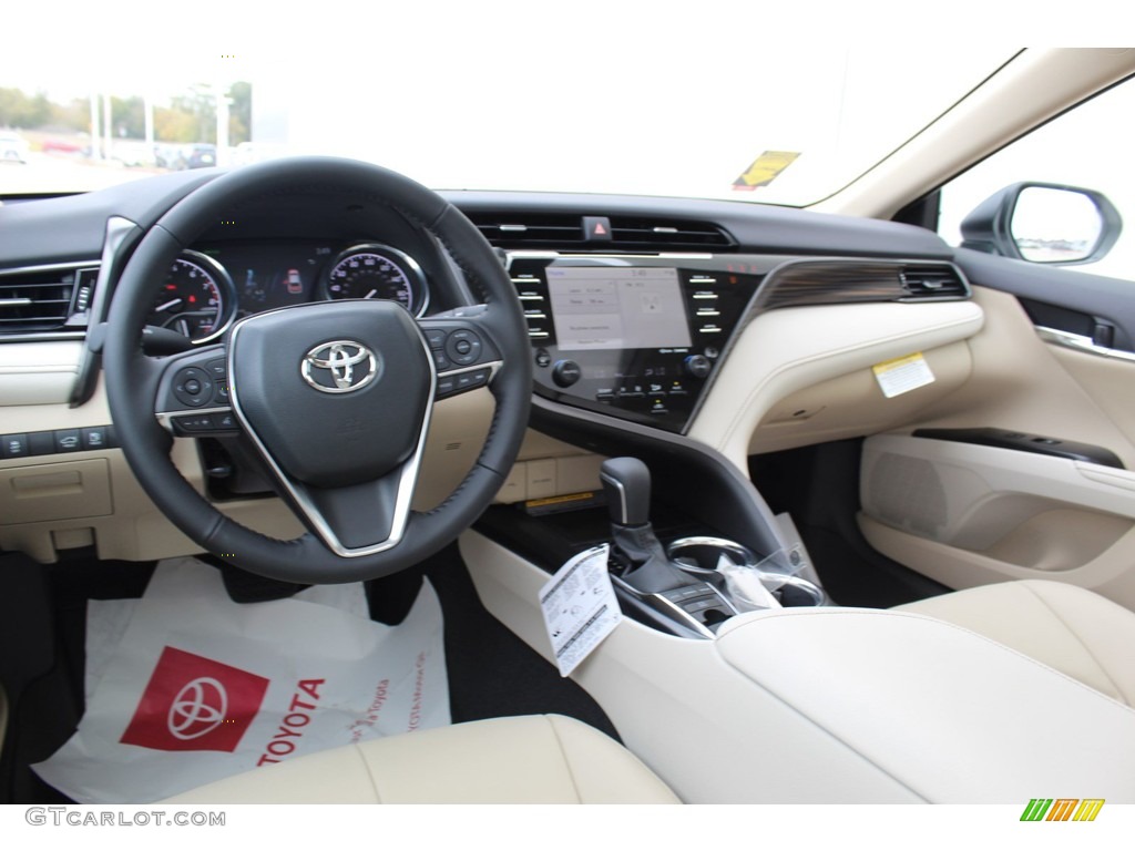 2020 Camry XLE - Super White / Macadamia photo #20