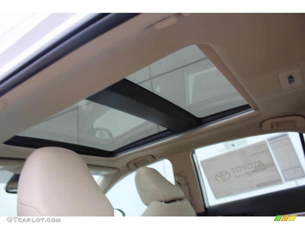 2020 Camry XLE - Super White / Macadamia photo #22