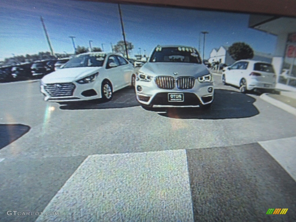 2019 X1 sDrive28i - Jet Black / Black photo #18