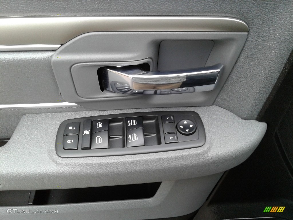 2019 1500 Classic SLT Crew Cab 4x4 - Delmonico Red Pearl / Black/Diesel Gray photo #9