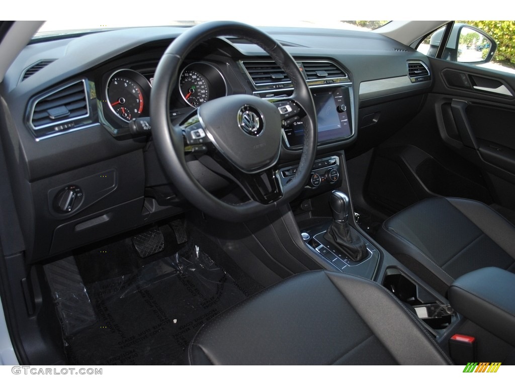2019 Volkswagen Tiguan SE Titan Black Steering Wheel Photo #136178647