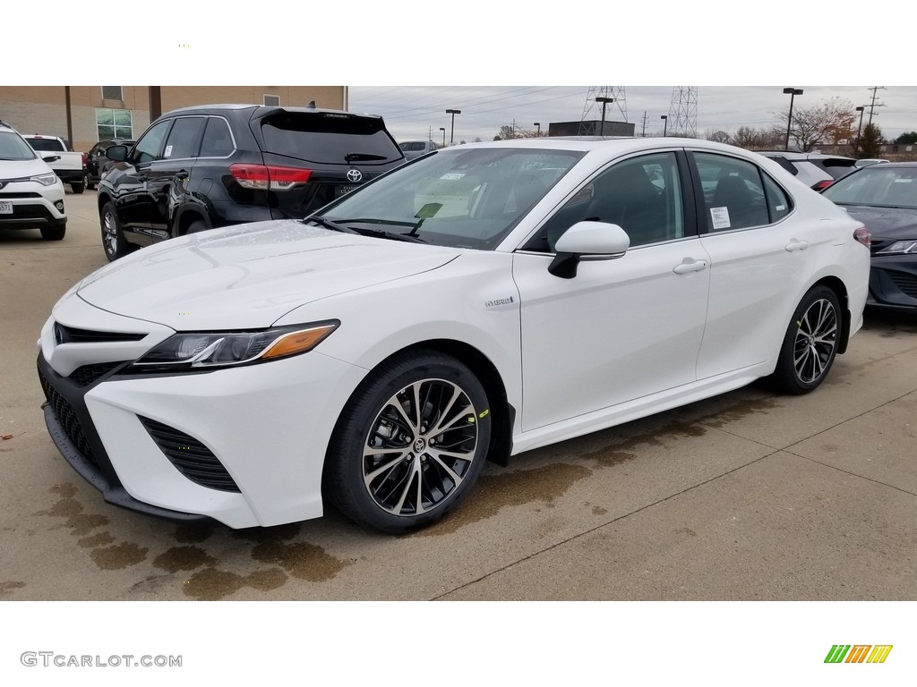 Super White 2020 Toyota Camry Hybrid SE Exterior Photo #136188631