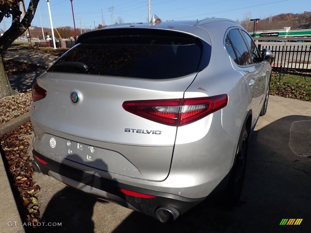 2018 Stelvio AWD - Silverstone Gray Metallic / Black/Black photo #7