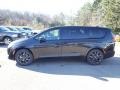 2020 Brilliant Black Crystal Pearl Chrysler Pacifica Touring  photo #2