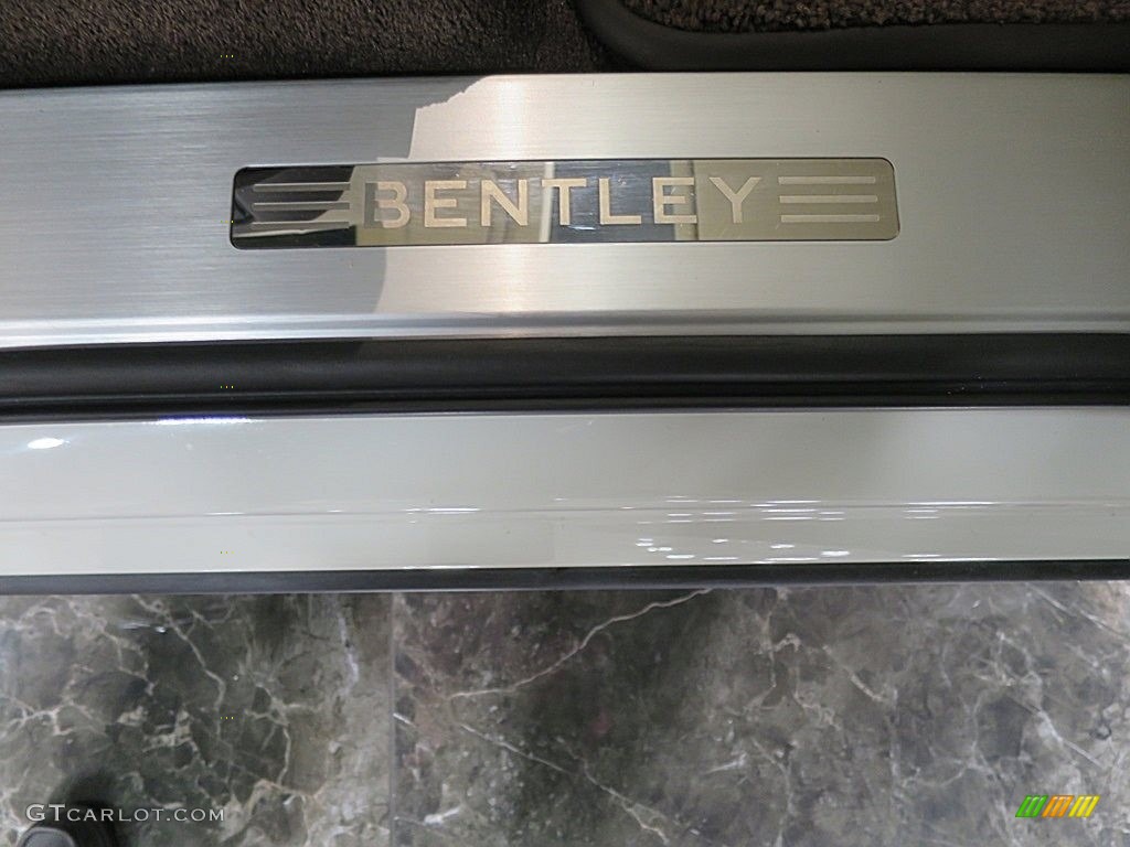 2017 Bentley Bentayga W12 Marks and Logos Photos