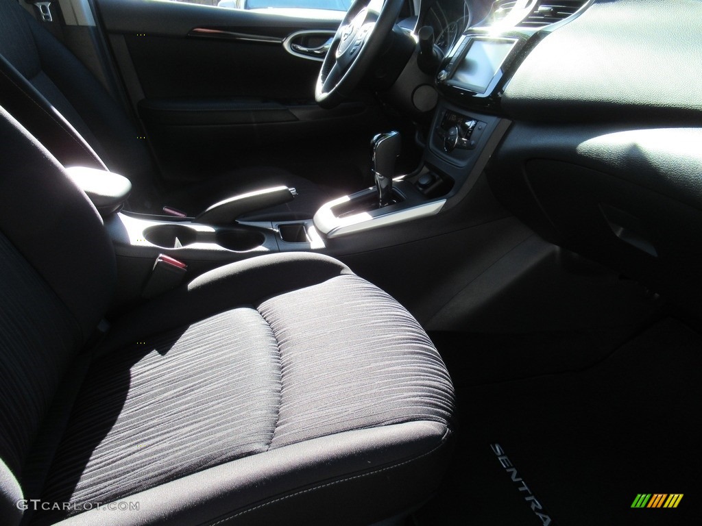 2019 Sentra SV - Super Black / Charcoal photo #12