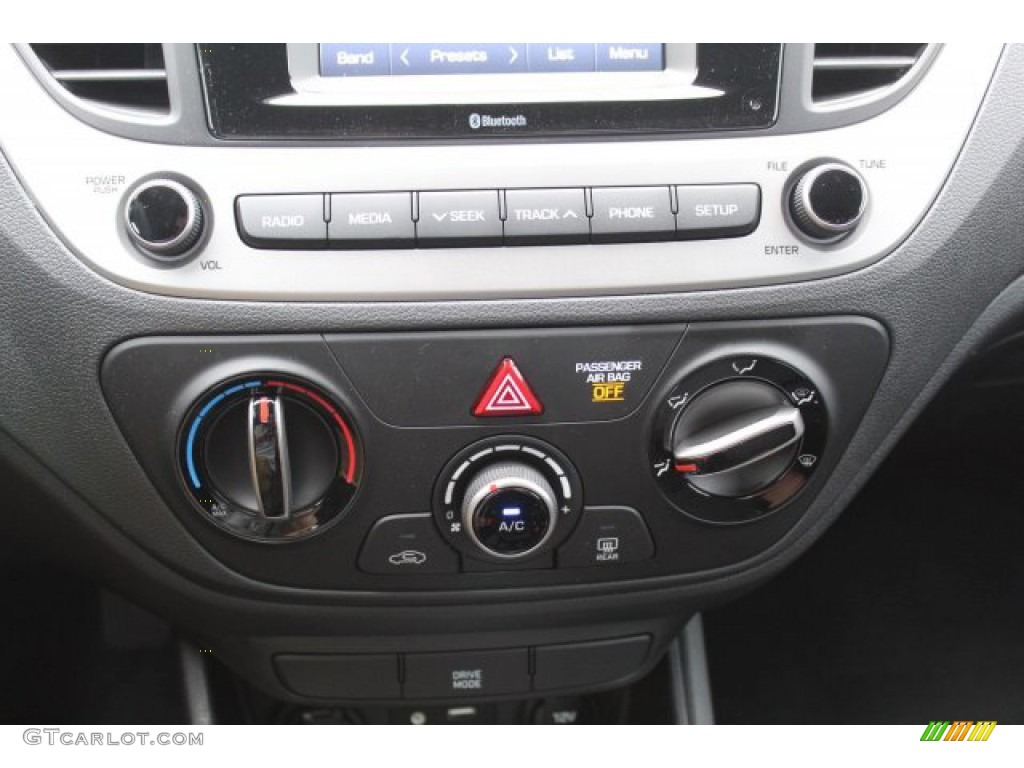 2020 Hyundai Accent SE Controls Photo #136226066