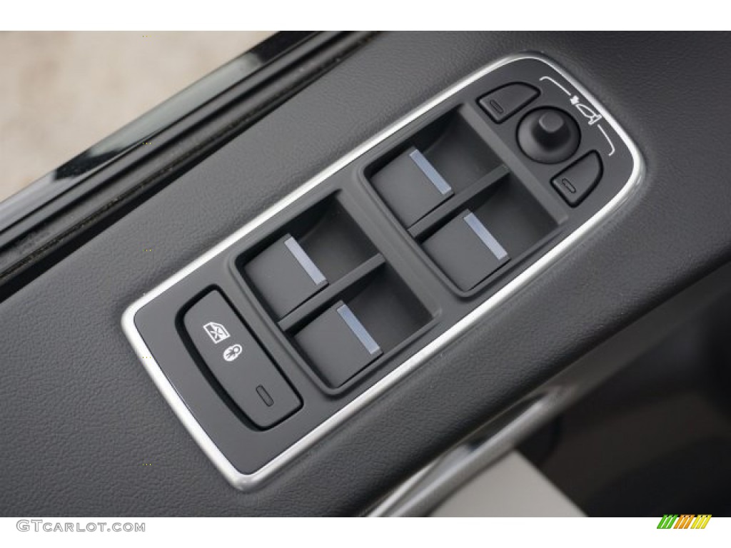 2020 Jaguar F-PACE SVR Controls Photo #136258457