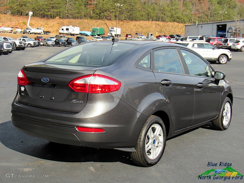 2019 Fiesta SE Sedan - Magnetic / Charcoal Black photo #5