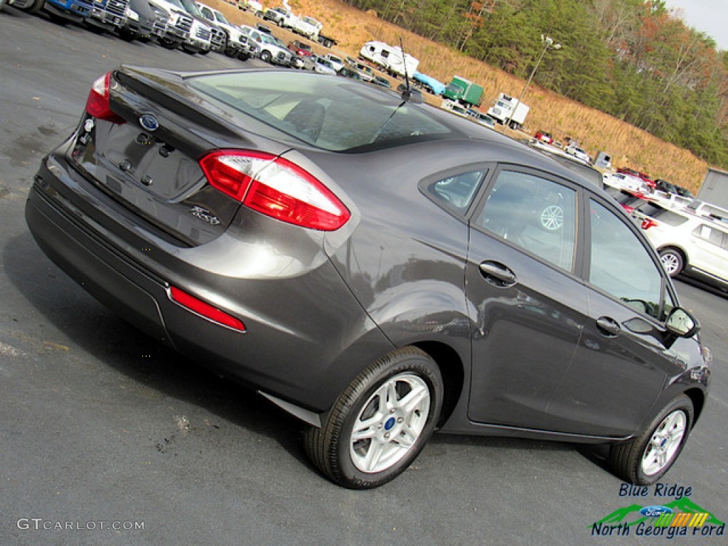 2019 Fiesta SE Sedan - Magnetic / Charcoal Black photo #30