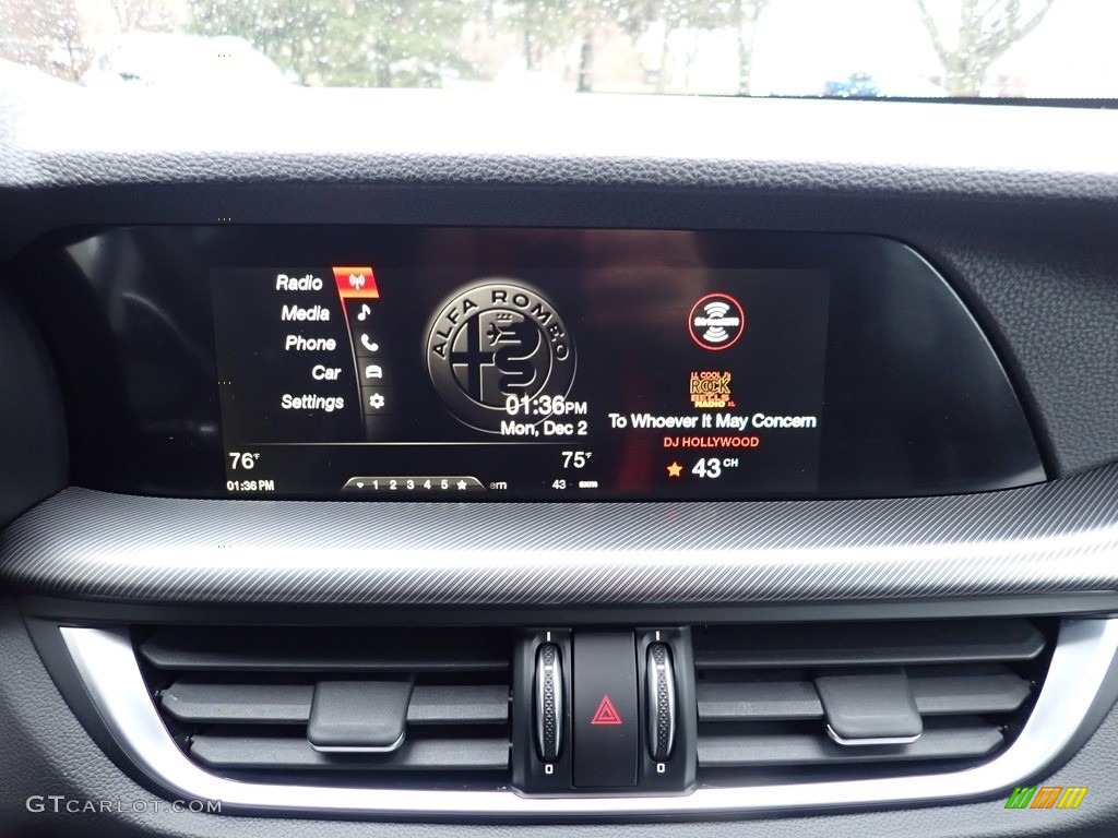 2018 Alfa Romeo Stelvio AWD Controls Photo #136274810