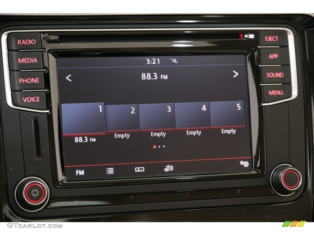 2019 Volkswagen Passat Wolfsburg Controls Photo #136278029