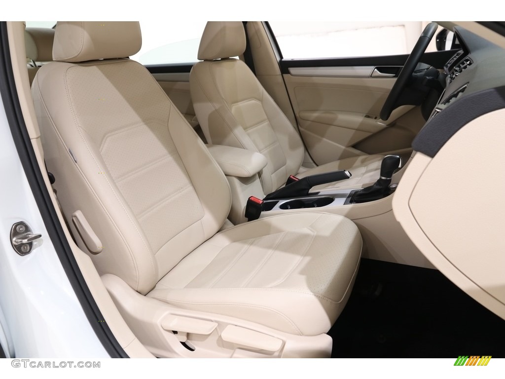 2019 Volkswagen Passat Wolfsburg Front Seat Photo #136278143