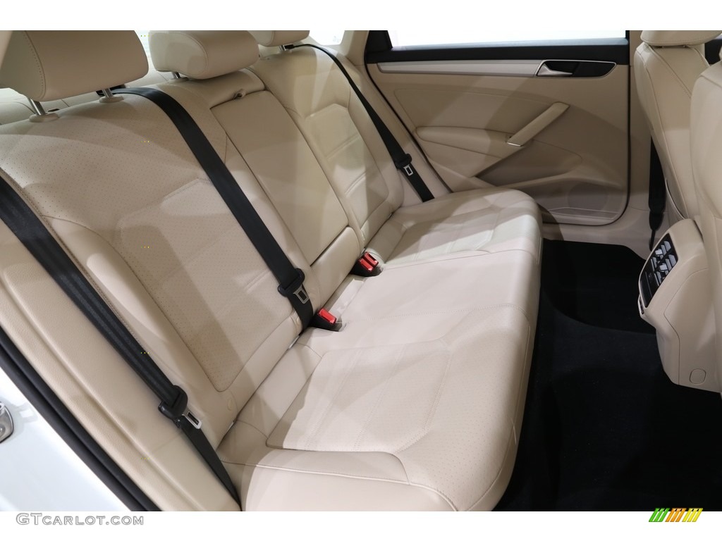 2019 Volkswagen Passat Wolfsburg Rear Seat Photo #136278170