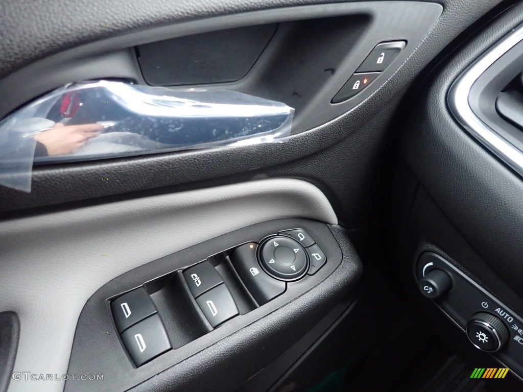 2020 Chevrolet Equinox LS AWD Controls Photo #136278602