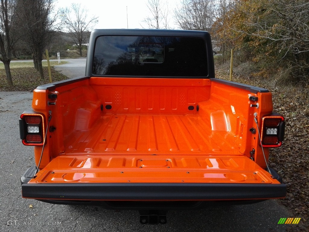 2020 Gladiator Sport 4x4 - Punk
