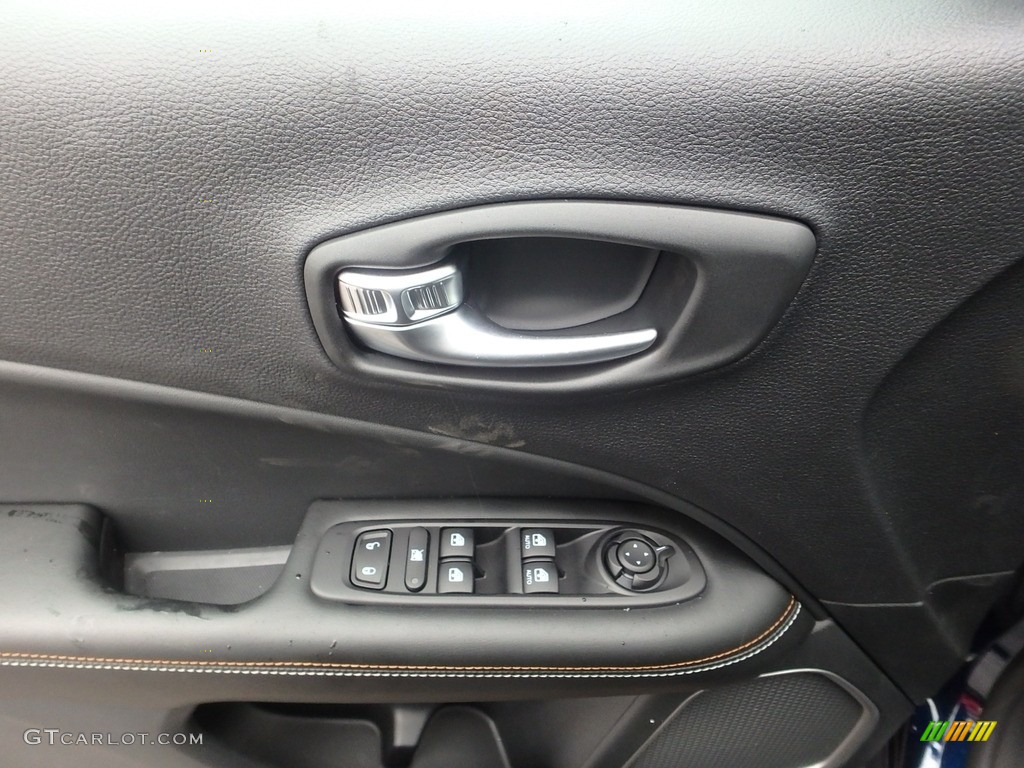 2020 Compass Latitude 4x4 - Jazz Blue Pearl / Black photo #14