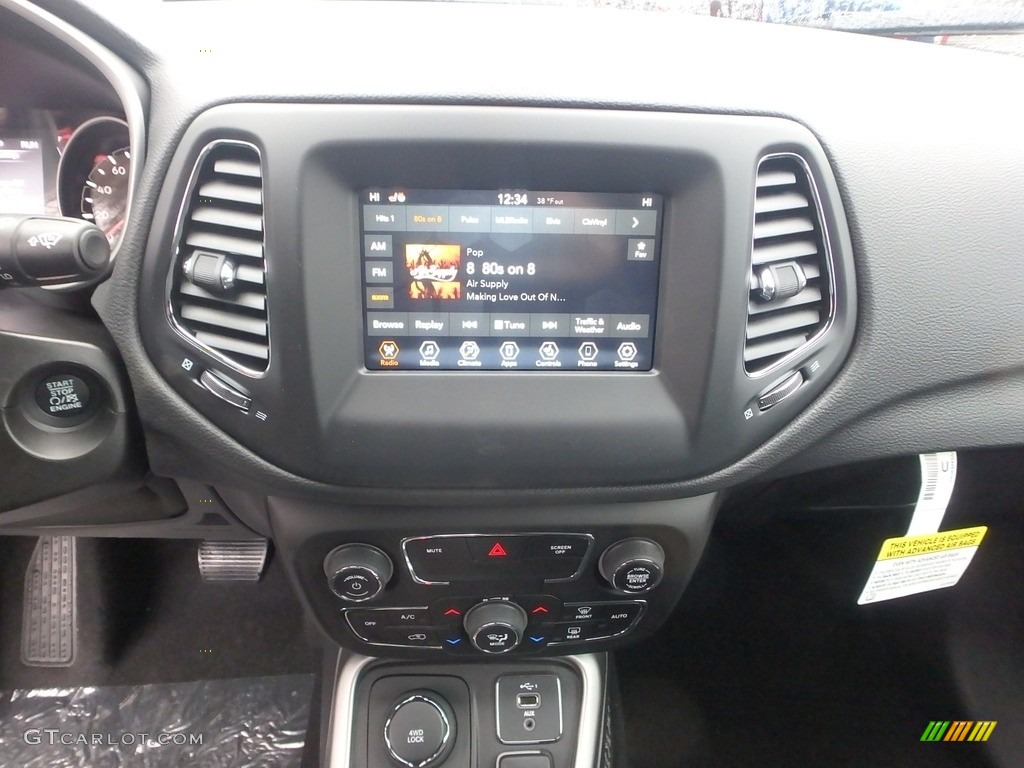 2020 Compass Latitude 4x4 - Jazz Blue Pearl / Black photo #17