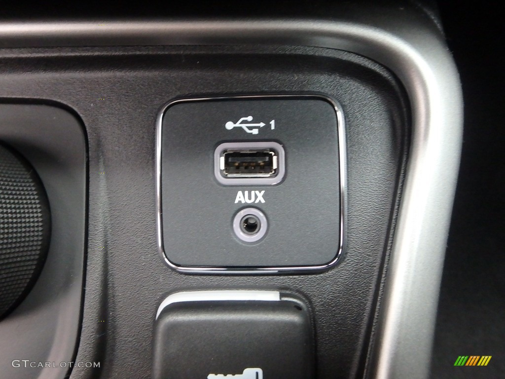 2020 Compass Latitude 4x4 - Jazz Blue Pearl / Black photo #19