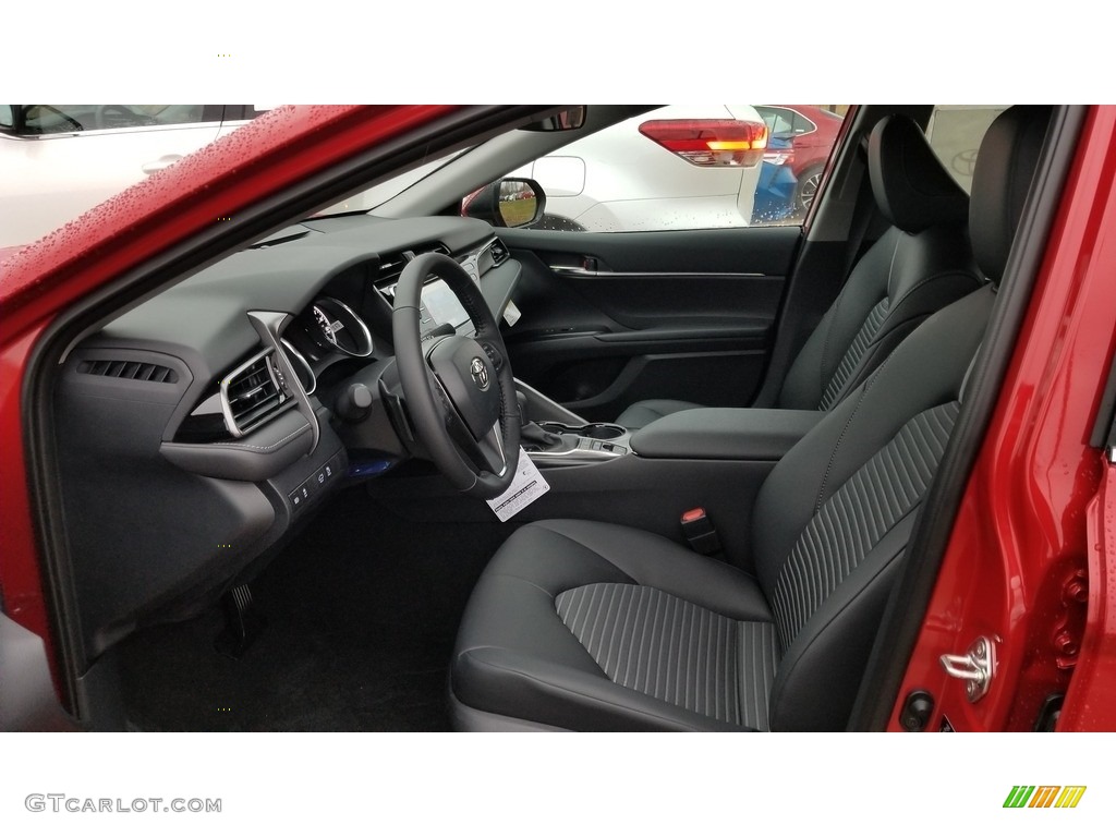 Black Interior 2020 Toyota Camry Hybrid SE Photo #136289450