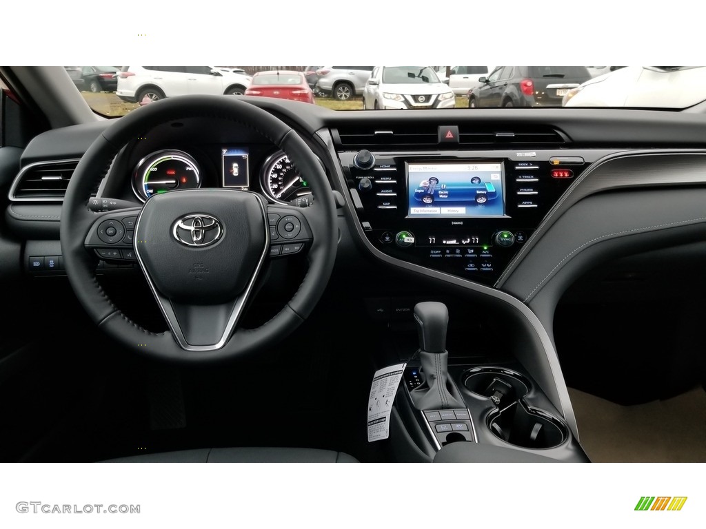 2020 Toyota Camry Hybrid SE Black Dashboard Photo #136289481
