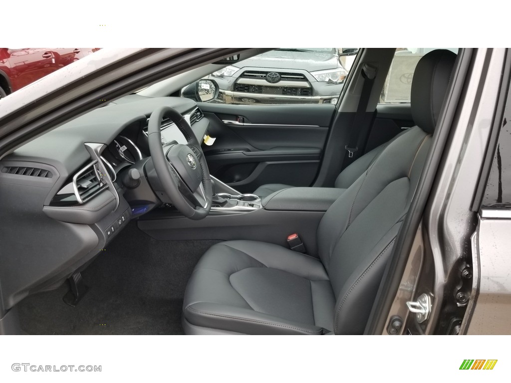 Black Interior 2020 Toyota Camry XLE Photo #136289531
